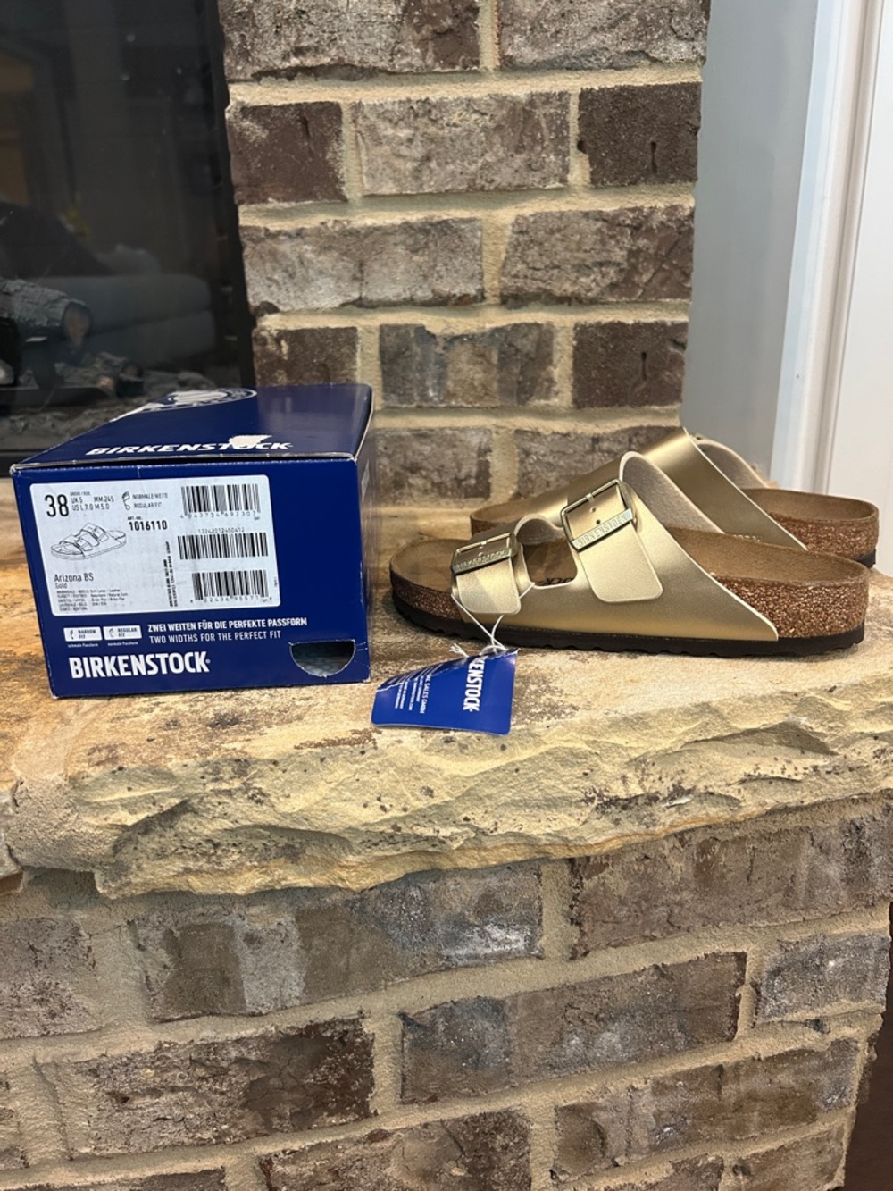 Women’s Size 38 7 7.5 Birkenstock Arizona Two-Strap Metallic Gold Slide Sandals